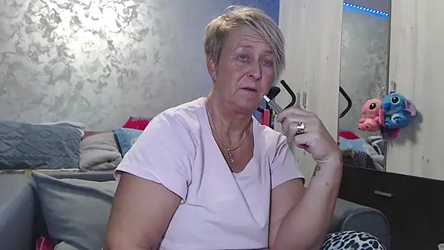 RosesandLillies online show from 03-10-26, 04:44