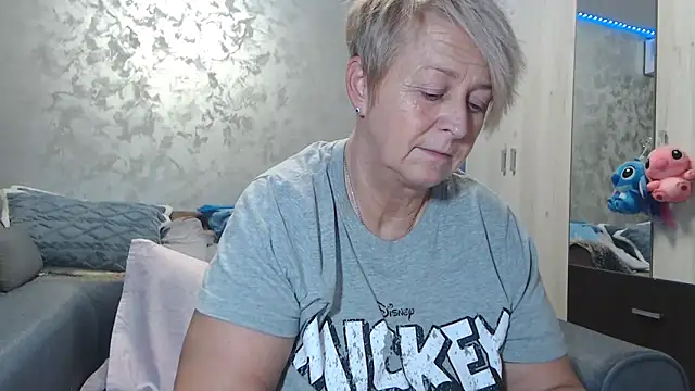 RosesandLillies online show from 02-23-26, 05:57