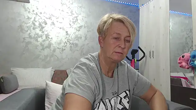 RosesandLillies online show from 04-12-26, 05:05