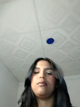 Snapshot of victoria_roussee chatting on 10-21-25, 09:52 victoria roussee online show from 10-21-25, 09:52
