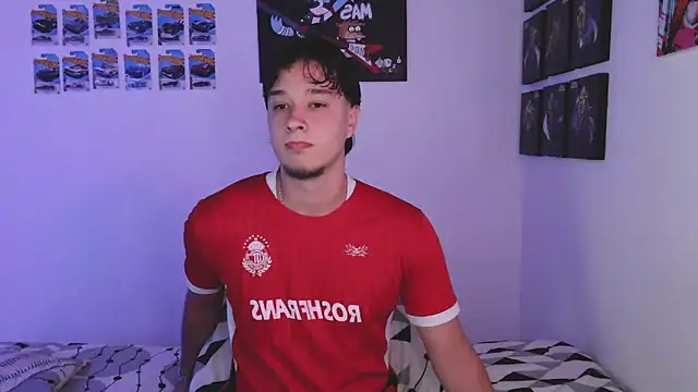 Snapshot of jack_walker190 chatting on 06-10-26, 02:46 jack walker190 online show from 06-10-26, 02:46