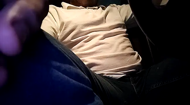 Snapshot of uncutalyxOF chatting on 02-27-25, 04:57 uncutalyxOF online show from 02-27-25, 04:57