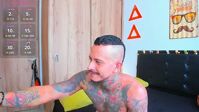 Snapshot of fitnolan chatting on 11-07-25, 03:49 fitnolan online show from 11-07-25, 03:49