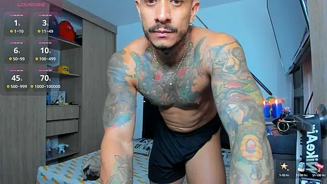 Snapshot of fitnolan chatting on 03-19-25, 10:11 fitnolan online show from 03-19-25, 10:11