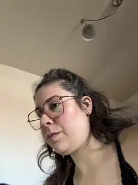 Snapshot of Rosiee69_ chatting on 03-18-25, 04:39 Rosiee69 online show from 03-18-25, 04:39