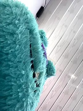 Emily-teen online show from 12-19-25, 07:49