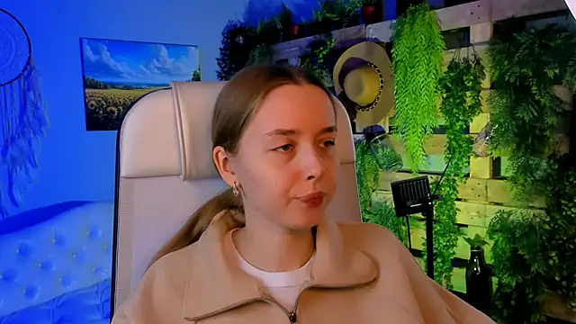 JenniferGraces online show from 10-06-25, 09:43