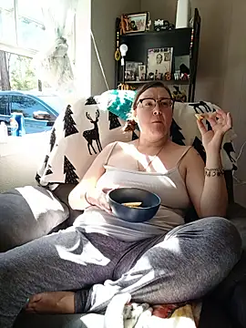 HTXBELLE online show from 10-31-25, 07:32