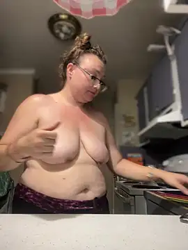 Snapshot of HTXBELLE chatting on 06-05-26, 11:27 HTXBELLE online show from 06-05-26, 11:27