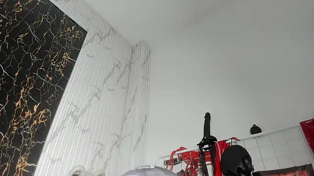 Guxplo  online show from 02-25-26, 02:50