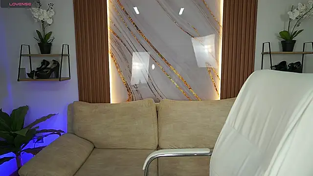 Snapshot of SaharaKramer chatting on 09-13-25, 11:43 SaharaKramer online show from 09-13-25, 11:43