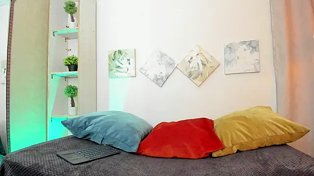 iiangel  online show from 10-30-25, 03:05