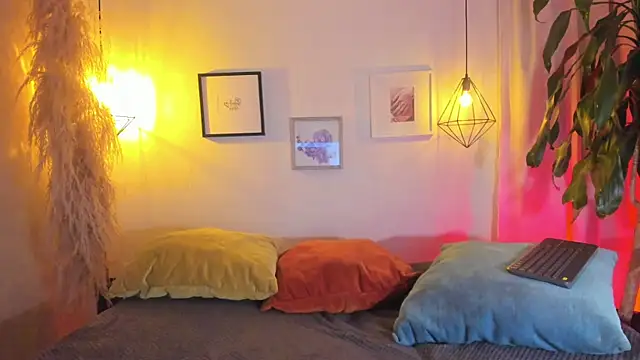 iiangel  online show from 10-09-25, 03:51