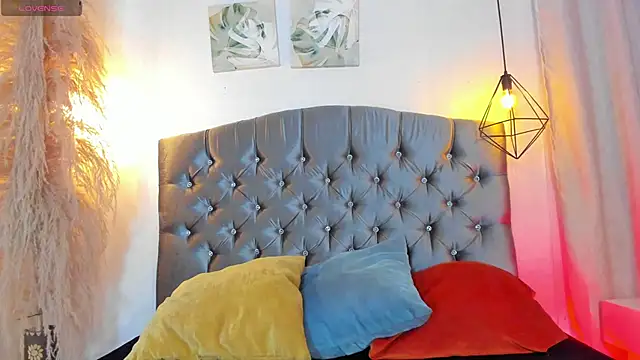 iiangel  online show from 10-21-25, 03:17