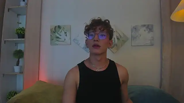 iiangel  online show from 12-19-25, 04:49