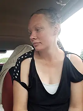 redsparrowXxXx online show from 04-18-26, 07:00