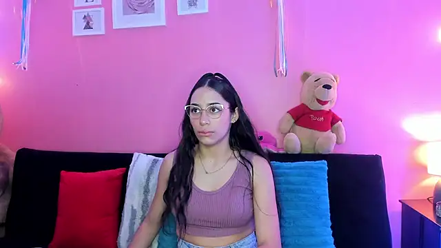 Snapshot of TANIA_06 chatting on 10-19-25, 08:22 TANIA 06 online show from 10-19-25, 08:22