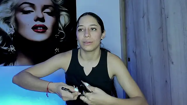 Snapshot of TANIA_06 chatting on 10-10-25, 01:23 TANIA 06 online show from 10-10-25, 01:23