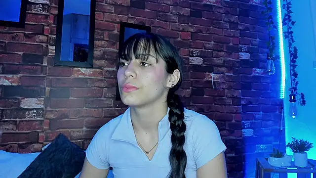 Snapshot of TANIA_06 chatting on 09-15-25, 11:21 TANIA 06 online show from 09-15-25, 11:21