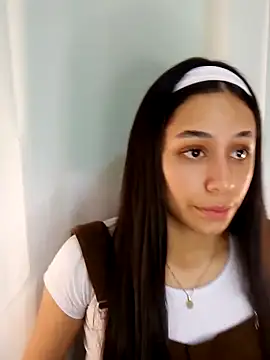Snapshot of TANIA_06 chatting on 03-14-25, 11:22 TANIA 06 online show from 03-14-25, 11:22