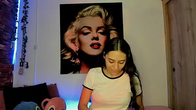Snapshot of TANIA_06 chatting on 10-15-25, 01:08 TANIA 06 online show from 10-15-25, 01:08
