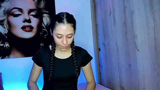Snapshot of TANIA_06 chatting on 10-05-25, 01:24 TANIA 06 online show from 10-05-25, 01:24