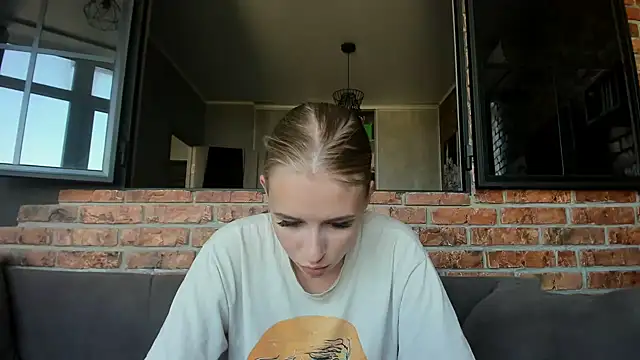 Snapshot of AnnNorriss chatting on 09-08-25, 02:16 AnnNorriss online show from 09-08-25, 02:16