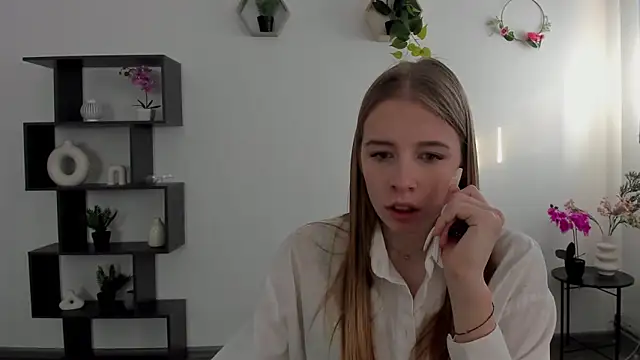 Snapshot of AnnNorriss chatting on 03-09-25, 06:28 AnnNorriss online show from 03-09-25, 06:28
