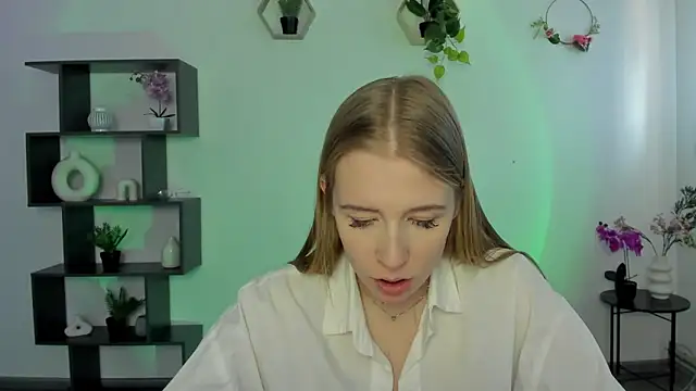 Snapshot of AnnNorriss chatting on 03-09-25, 09:35 AnnNorriss online show from 03-09-25, 09:35
