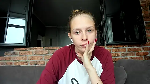 Snapshot of AnnNorriss chatting on 10-07-25, 09:32 AnnNorriss online show from 10-07-25, 09:32