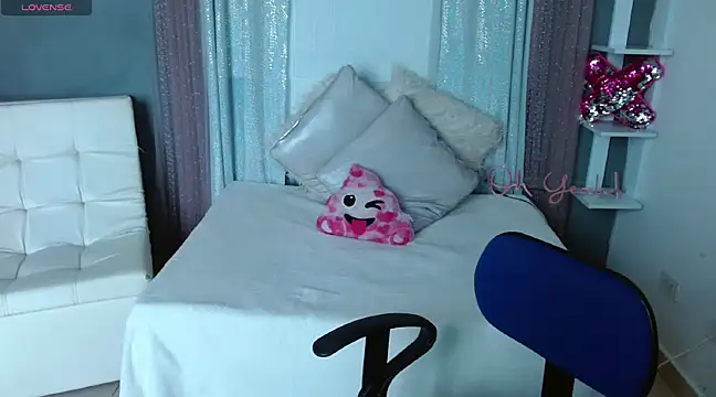 emily-777 online show from 02-17-25, 07:44