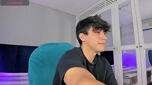 Snapshot of Allex_Cano chatting on 02-07-26, 05:10 Allex Cano online show from 02-07-26, 05:10