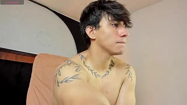 Snapshot of Allex_Cano chatting on 02-03-26, 06:40 Allex Cano online show from 02-03-26, 06:40