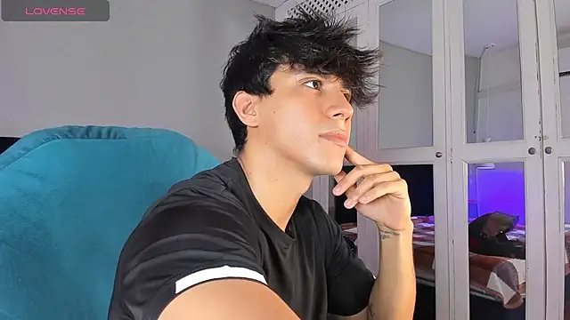 Snapshot of Allex_Cano chatting on 02-14-26, 08:20 Allex Cano online show from 02-14-26, 08:20