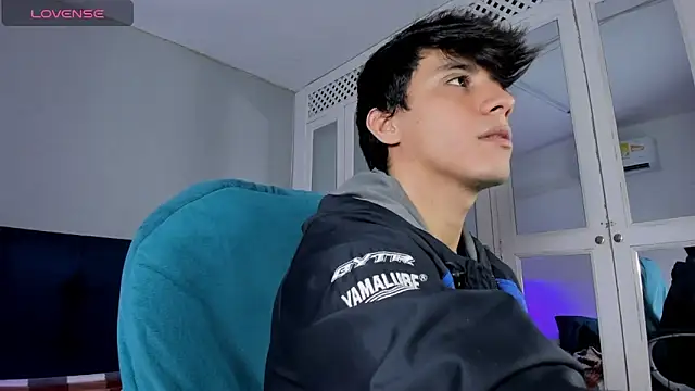 Snapshot of Allex_Cano chatting on 02-21-26, 03:19 Allex Cano online show from 02-21-26, 03:19