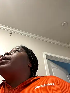 Snapshot of Deshay30 chatting on 10-21-25, 11:04 Deshay30 online show from 10-21-25, 11:04