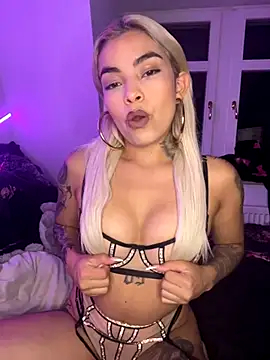 Snapshot of Natixrtt chatting on 09-13-25, 11:38 Natixrtt online show from 09-13-25, 11:38