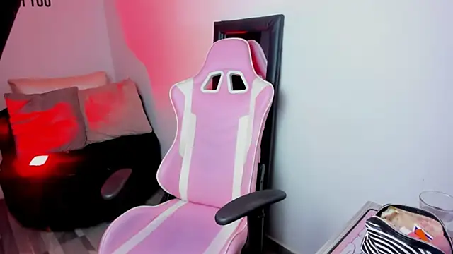 Zamira Taylor online show from 03-18-25, 07:22