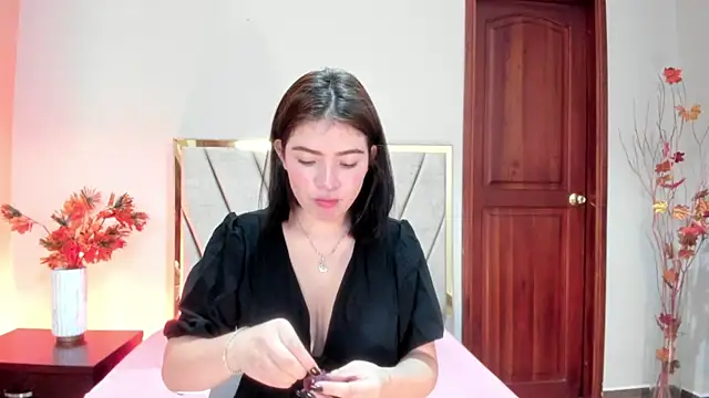 Zamira Taylor online show from 04-13-26, 08:24