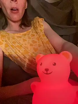 Snapshot of Hildas chatting on 10-22-25, 11:25 Hildas online show from 10-22-25, 11:25