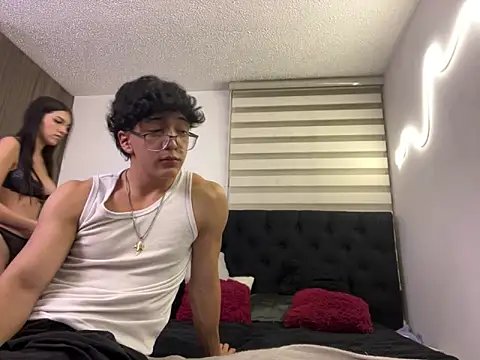 DesireLuxe online show from 03-19-25, 03:52