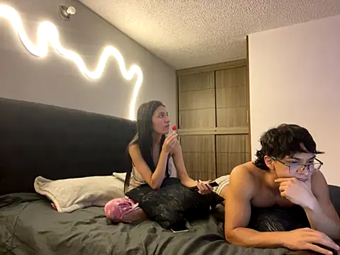 DesireLuxe online show from 10-04-25, 07:54