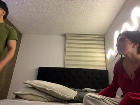 DesireLuxe online show from 04-15-26, 06:30