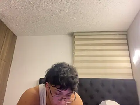 DesireLuxe online show from 04-18-26, 07:33