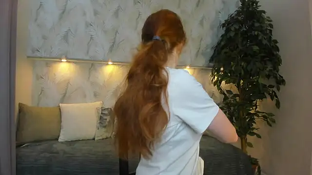 Sandra Wi1son online show from 11-18-25, 01:32