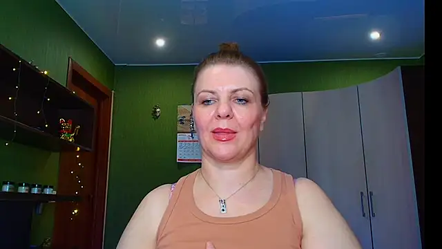 Snapshot of VeronikawGold chatting on 06-11-26, 12:32 VeronikawGold online show from 06-11-26, 12:32