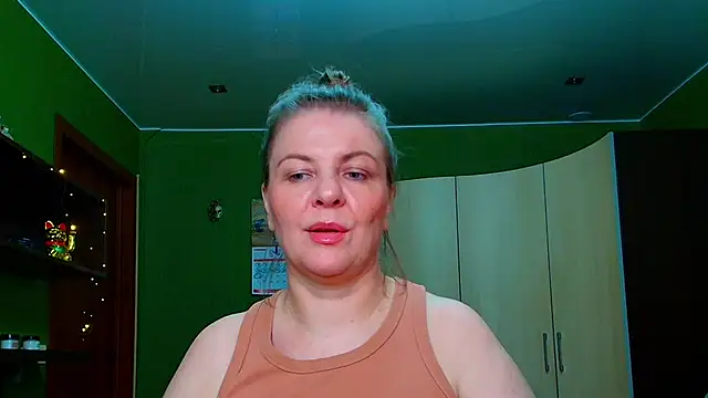 Snapshot of VeronikawGold chatting on 06-14-26, 07:26 VeronikawGold online show from 06-14-26, 07:26
