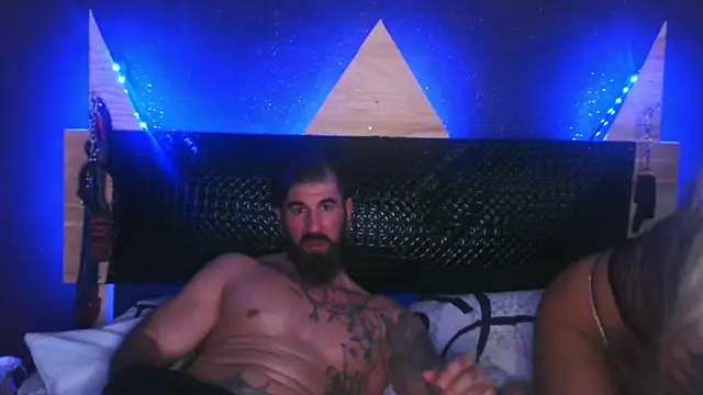 Snapshot of Glory_Max chatting on 10-17-25, 01:24 Glory Max online show from 10-17-25, 01:24