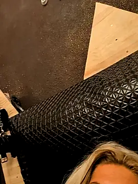 Snapshot of Glory_Max chatting on 02-19-26, 09:23 Glory Max online show from 02-19-26, 09:23