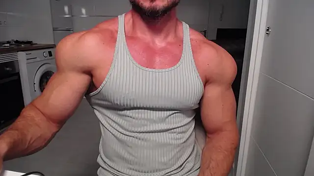 Snapshot of martins9 chatting on 04-15-26, 10:32 martins9 online show from 04-15-26, 10:32